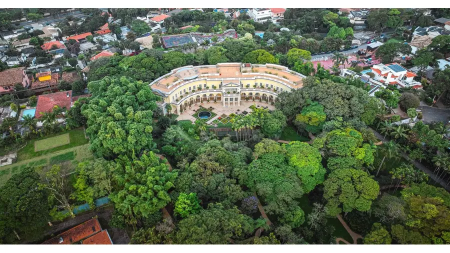 Área de convivência externa planejada em imóvel residencial no Petrópolis, Porto Alegre