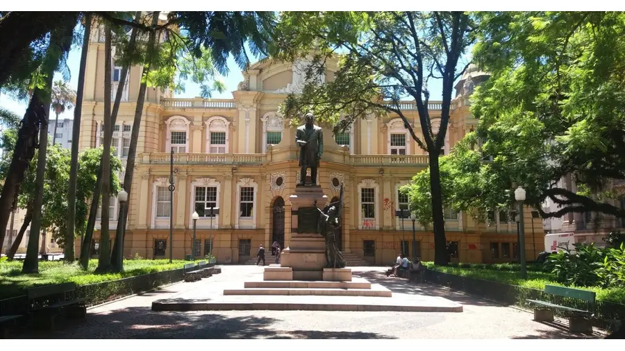 Construção de jardins e áreas de convivência no Bairro Mont'Serrat, Porto Alegre