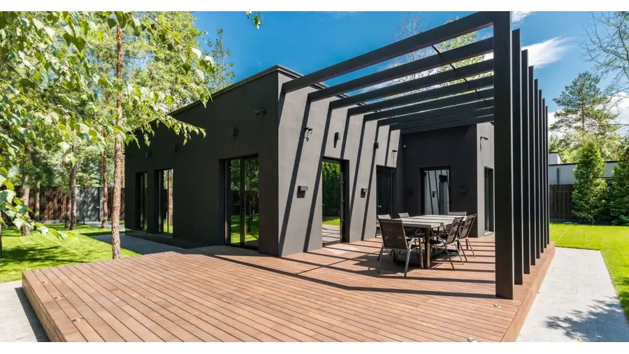Construção de deque em área externa no Bairro Petrópolis, Porto Alegre